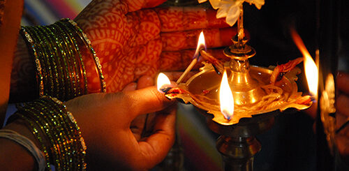 veettil vilakku yetrum muraigal